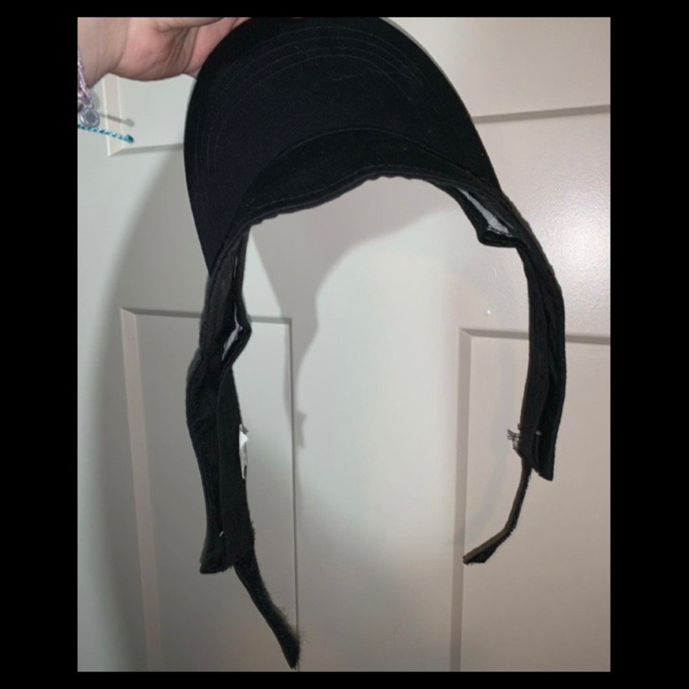 Black visor.